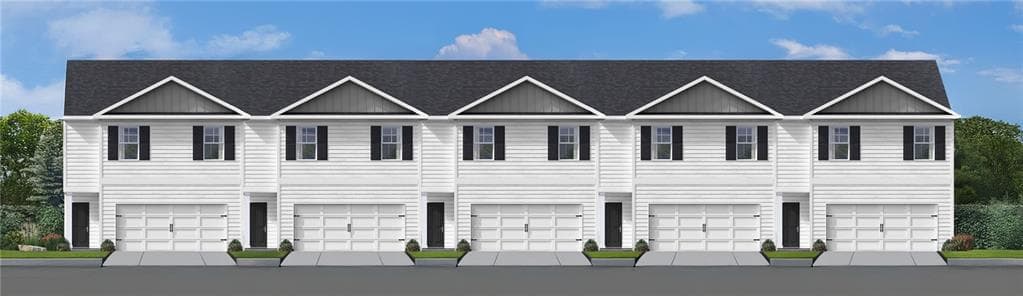 4 bedroom, 3 bathroom, 1,658 sq ft townhouse for sale at 111 Bailee Court, Perry, GA 31088 — photo 2