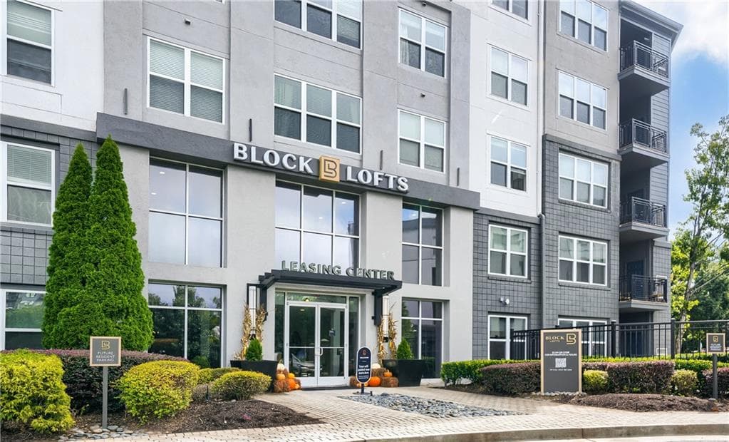 1 bedroom, 1 bathroom, 782 sq ft condominium for sale at 747 Ralph Mcgill Boulevard 323, Atlanta, GA 30312 — photo 2