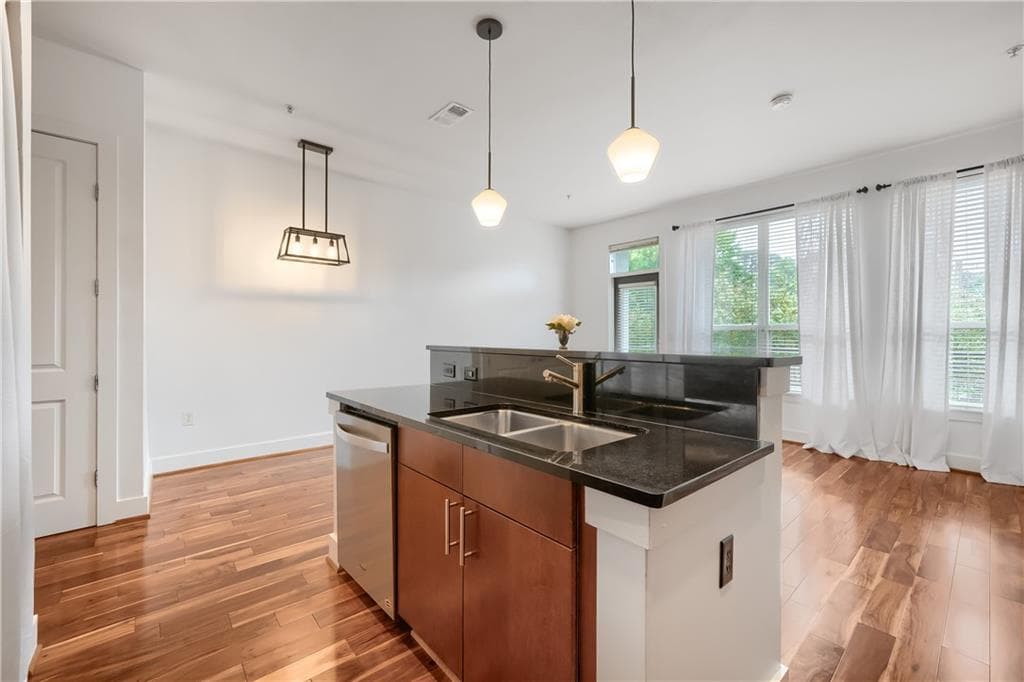 1 bedroom, 1 bathroom, 782 sq ft condominium for sale at 747 Ralph Mcgill Boulevard 323, Atlanta, GA 30312 — photo 3