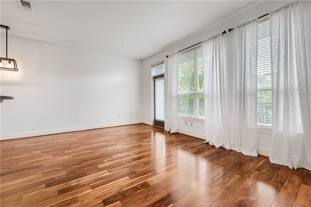 1 bedroom, 1 bathroom, 782 sq ft condominium for sale at 747 Ralph Mcgill Boulevard 323, Atlanta, GA 30312 — photo 4