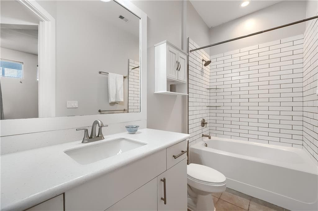 1 bedroom, 1 bathroom, 782 sq ft condominium for sale at 747 Ralph Mcgill Boulevard 323, Atlanta, GA 30312 — photo 8