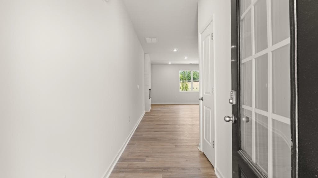 3 bedroom, 3 bathroom, 2,105 sq ft townhouse for sale at 1806 Meadow Green Circle, Gainesville, GA 30501 — photo 2