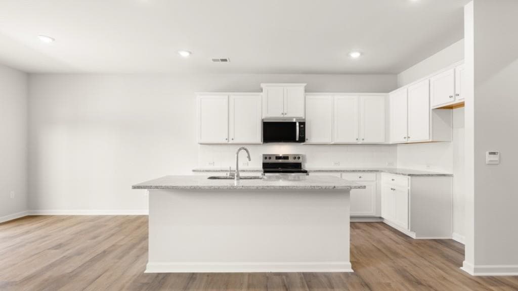 3 bedroom, 3 bathroom, 2,105 sq ft townhouse for sale at 1806 Meadow Green Circle, Gainesville, GA 30501 — photo 5