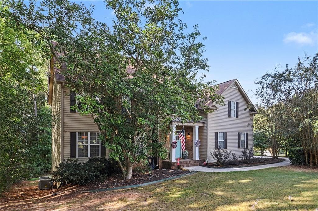 5 bedroom, 4 bathroom, 2,563 sq ft single family residence for sale at 140 Manor Drive, Fayetteville, GA 30215 — photo 2