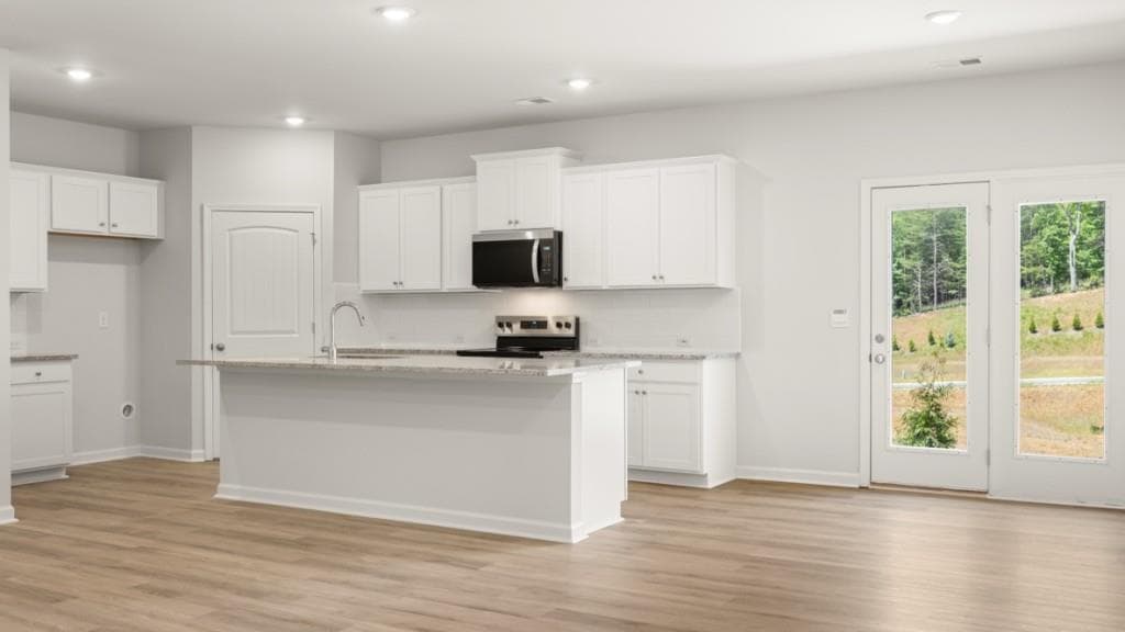 3 bedroom, 3 bathroom, 2,195 sq ft townhouse for sale at 1810 Meadow Green Circle, Gainesville, GA 30501 — photo 5