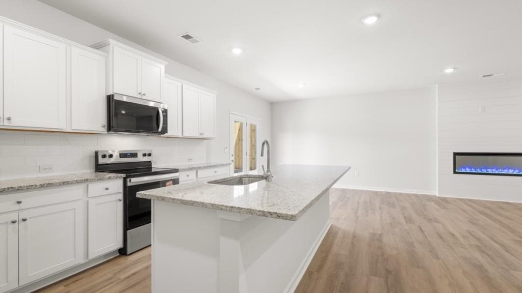 3 bedroom, 3 bathroom, 2,195 sq ft townhouse for sale at 1810 Meadow Green Circle, Gainesville, GA 30501 — photo 7