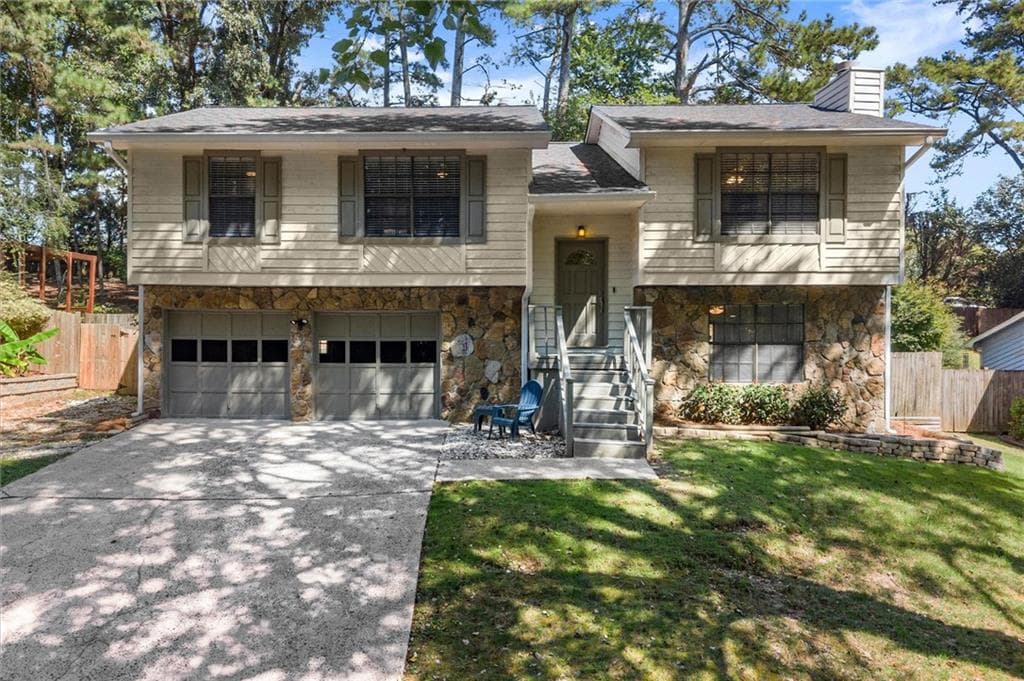 3 bedroom, 3 bathroom, 1,959 sq ft single family residence for sale at 695 Waterbrook Terrace, Roswell, GA 30076