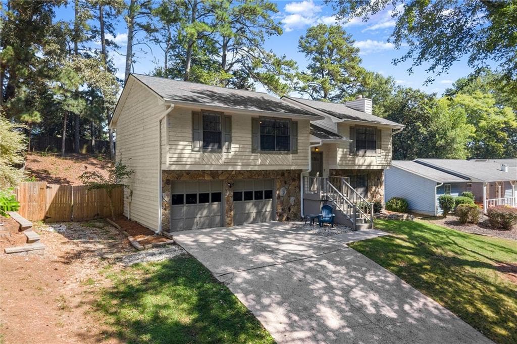 3 bedroom, 3 bathroom, 1,959 sq ft single family residence for sale at 695 Waterbrook Terrace, Roswell, GA 30076 — photo 2