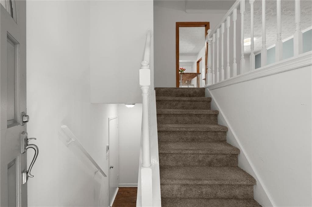 3 bedroom, 3 bathroom, 1,959 sq ft single family residence for sale at 695 Waterbrook Terrace, Roswell, GA 30076 — photo 9