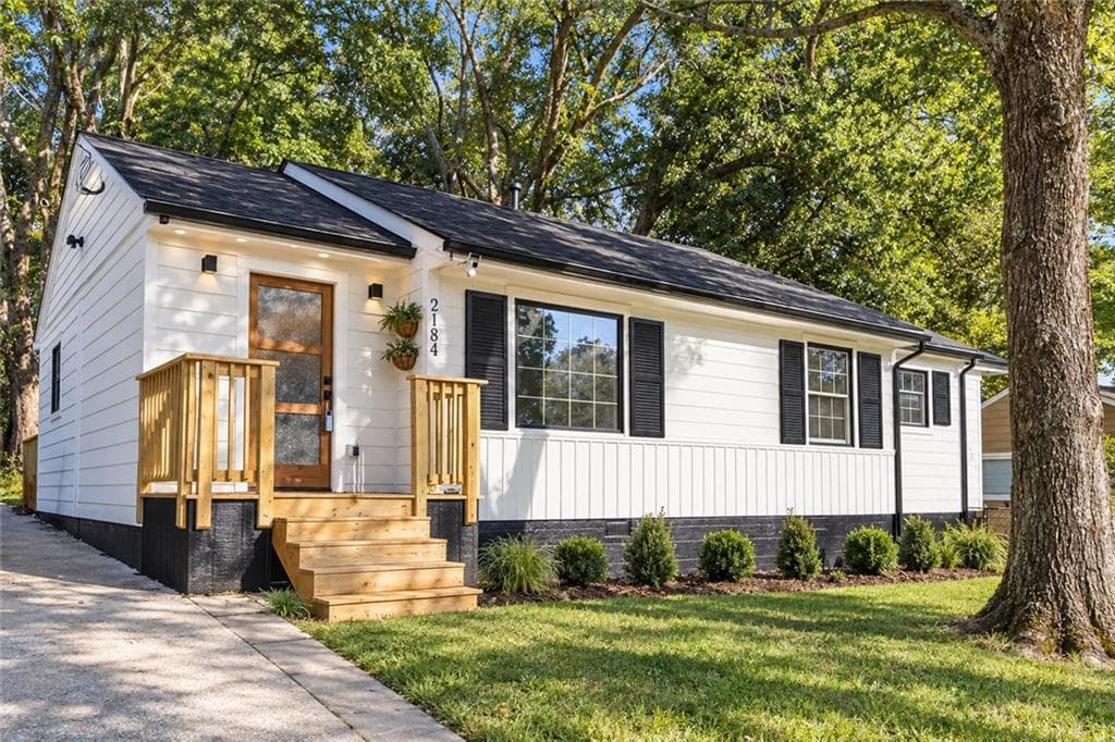 3 bedroom, 2 bathroom, 1,012 sq ft home for sale at 2184 Browns Mill Road, Atlanta, GA