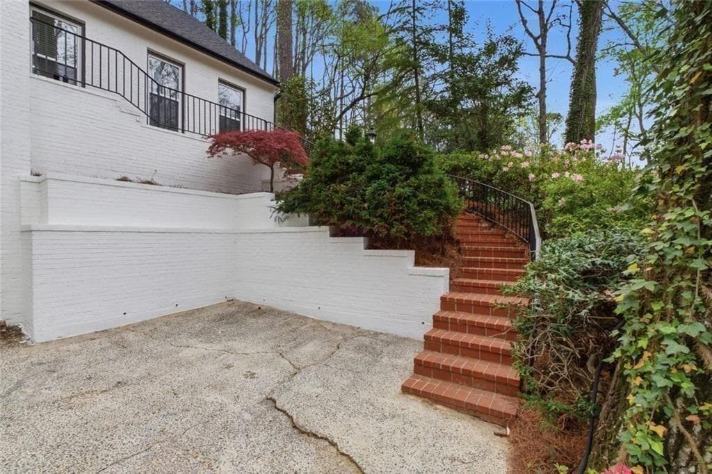 4 bedroom, 4 bathroom, 3,966 sq ft single family residence for sale at 7170 Riverside Drive, Atlanta, GA 30328 — photo 8