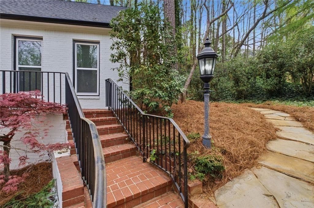 4 bedroom, 4 bathroom, 3,966 sq ft single family residence for sale at 7170 Riverside Drive, Atlanta, GA 30328 — photo 9