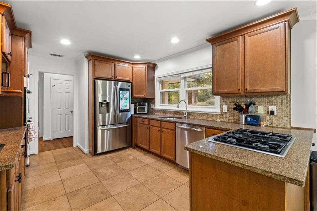 5 bedroom, 3 bathroom, 1,987 sq ft single family residence for sale at 1388 Carolyn Drive, Atlanta, GA 30329 — photo 8
