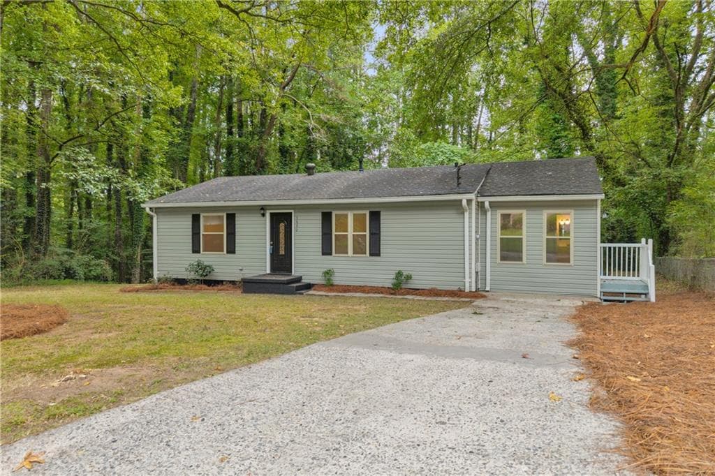 3 bedroom, 2 bathroom, 1,276 sq ft single family residence for sale at 3690 Asbury Lane, Atlanta, GA 30331 — photo 2