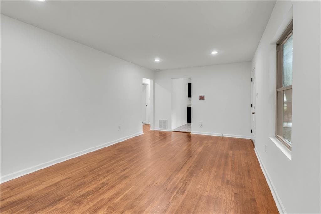 3 bedroom, 2 bathroom, 1,276 sq ft single family residence for sale at 3690 Asbury Lane, Atlanta, GA 30331 — photo 4