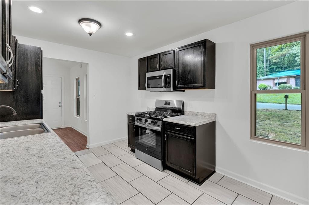 3 bedroom, 2 bathroom, 1,276 sq ft single family residence for sale at 3690 Asbury Lane, Atlanta, GA 30331 — photo 7