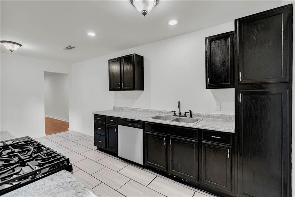 3 bedroom, 2 bathroom, 1,276 sq ft single family residence for sale at 3690 Asbury Lane, Atlanta, GA 30331 — photo 8