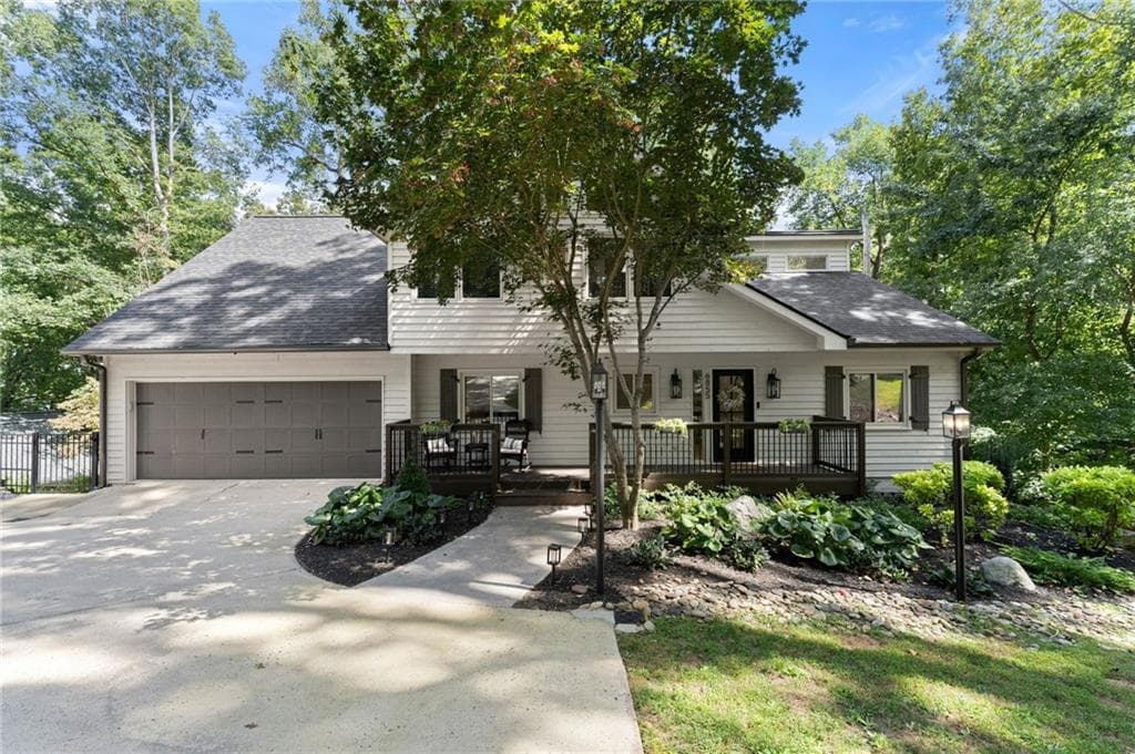 4 bedroom, 3 bathroom, 4,043 sq ft single family residence for sale at 6855 Turner Court, Cumming, GA 30041 — photo 3