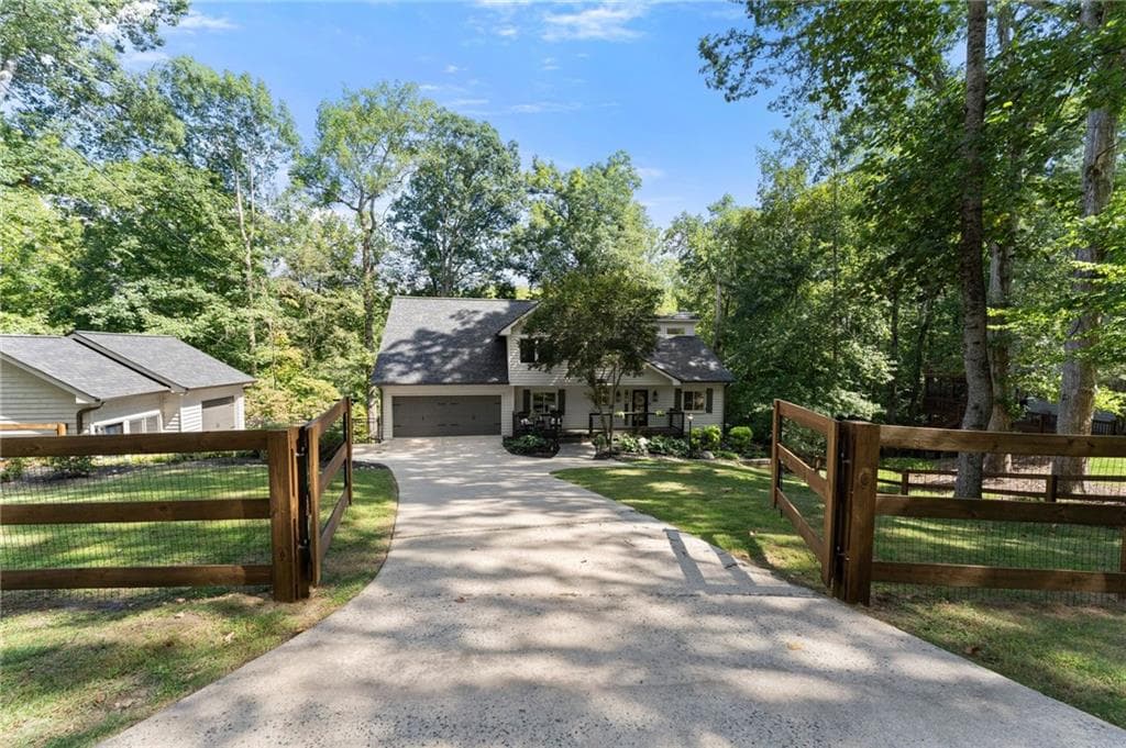 4 bedroom, 3 bathroom, 4,043 sq ft single family residence for sale at 6855 Turner Court, Cumming, GA 30041 — photo 2