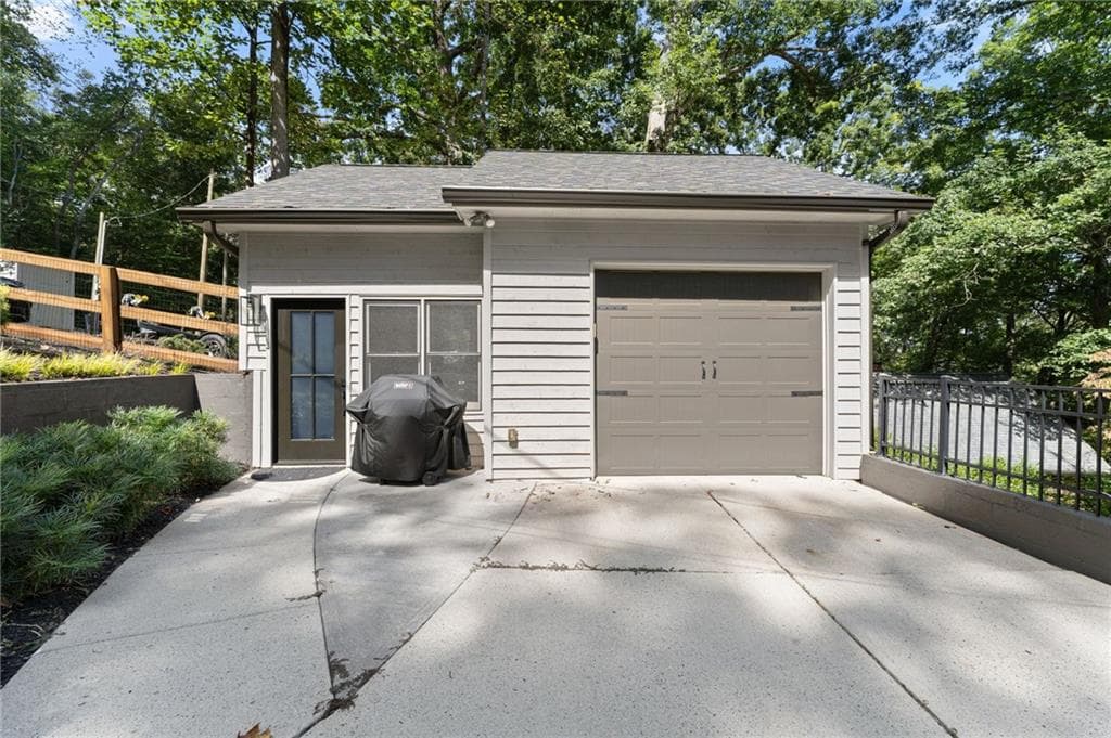 4 bedroom, 3 bathroom, 4,043 sq ft single family residence for sale at 6855 Turner Court, Cumming, GA 30041 — photo 6