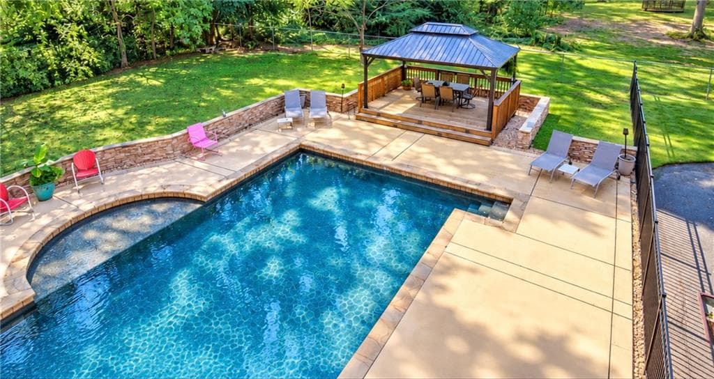 5 bedroom, 5 bathroom, 4,041 sq ft single family residence for sale at 622 West Avenue, Cartersville, GA 30120 — photo 2