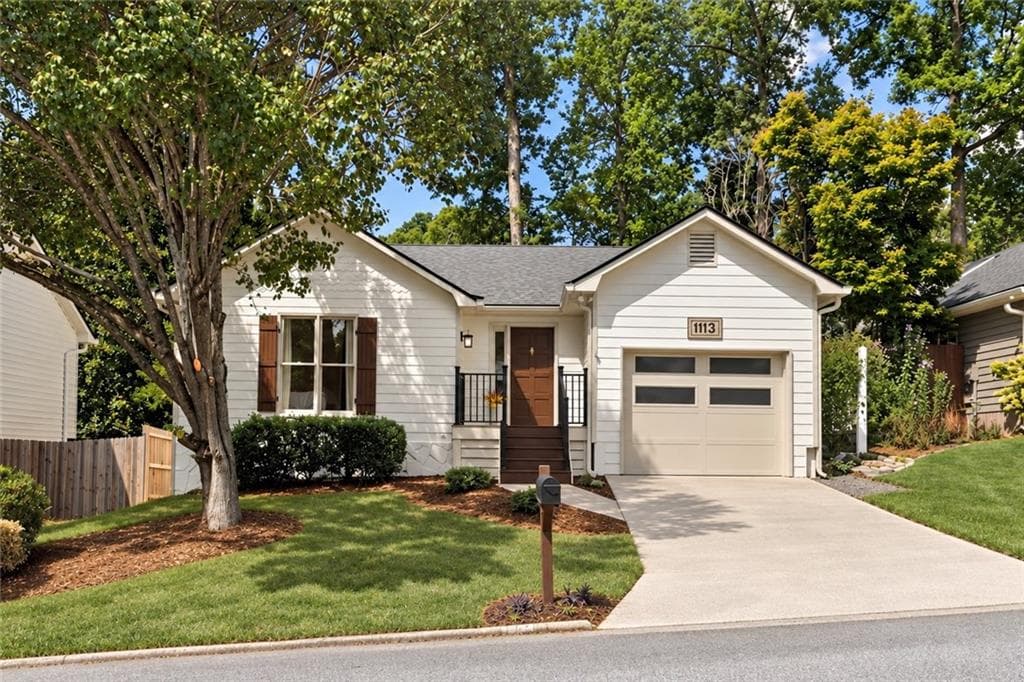 2 bedroom, 2 bathroom, 1,366 sq ft single family residence for sale at 1113 Capital Club Circle, Brookhaven, GA 30319
