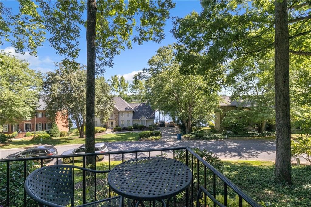 5 bedroom, 4 bathroom, 4,001 sq ft single family residence for sale at 230 Clipper Bay Drive, Alpharetta, GA 30005 — photo 3