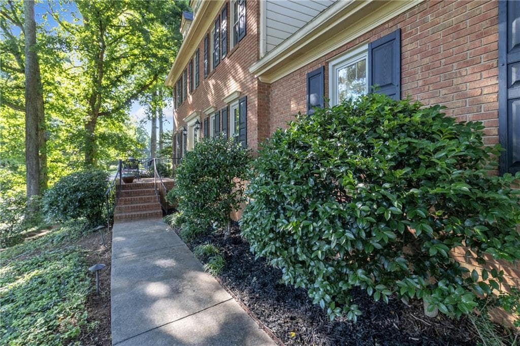 5 bedroom, 4 bathroom, 4,001 sq ft single family residence for sale at 230 Clipper Bay Drive, Alpharetta, GA 30005 — photo 4