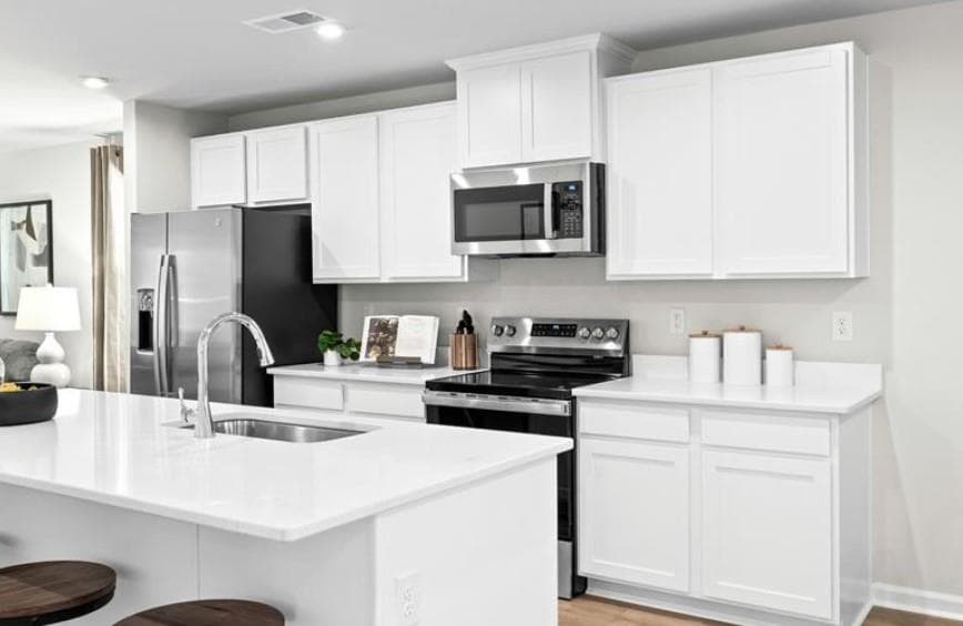 3 bedroom, 3 bathroom, 1,749 sq ft single family residence for sale at 113 Grand Oak Circle, Union City, GA 30291 — photo 5