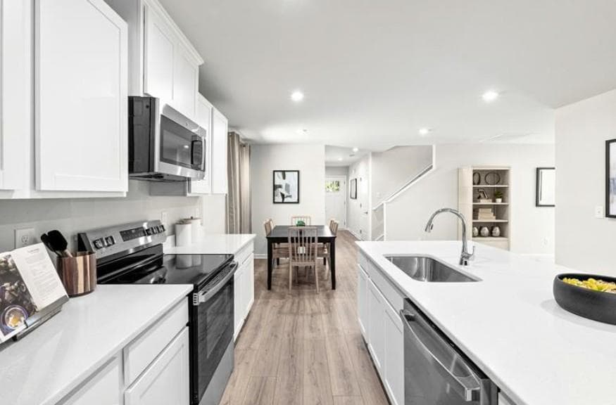3 bedroom, 3 bathroom, 1,749 sq ft single family residence for sale at 113 Grand Oak Circle, Union City, GA 30291 — photo 6