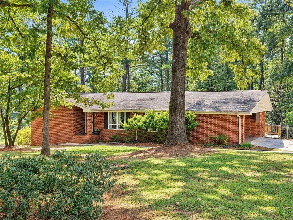3 bedroom, 2 bathroom, 1,672 sq ft home for sale at 80 Stagecoach Circle, Stockbridge, GA