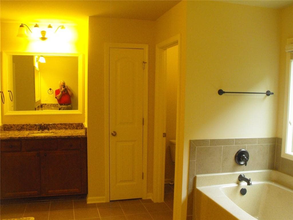 7 bedroom, 5 bathroom, 4,716 sq ft single family residence for sale at 4289 Amberleaf Walk, Lilburn, GA 30047 — photo 5