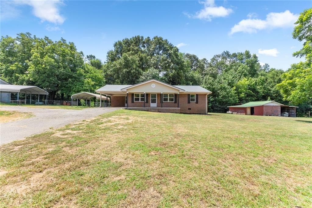 3 bedroom, 2 bathroom, 1,260 sq ft single family residence for sale at 6018 Hwy 52, Gillsville, GA 30543