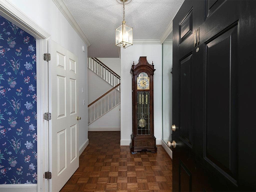 3 bedroom, 3 bathroom, 2,200 sq ft condominium for sale at 5996 Mitchell Road 11, Sandy Springs, GA 30328 — photo 3
