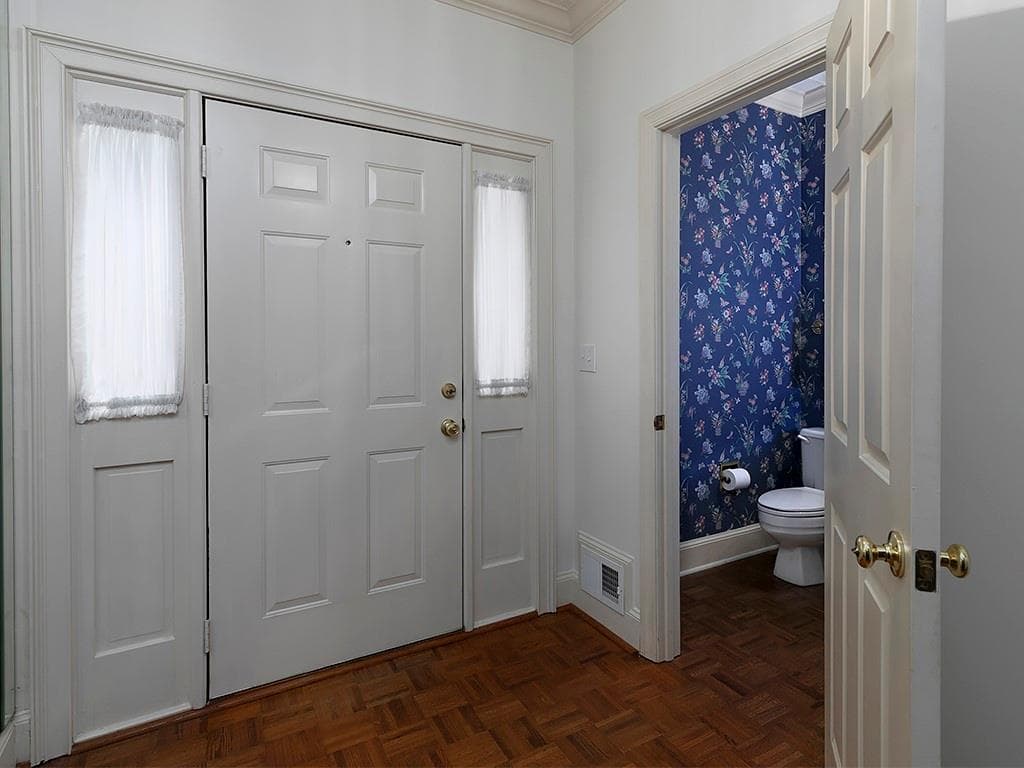 3 bedroom, 3 bathroom, 2,200 sq ft condominium for sale at 5996 Mitchell Road 11, Sandy Springs, GA 30328 — photo 4