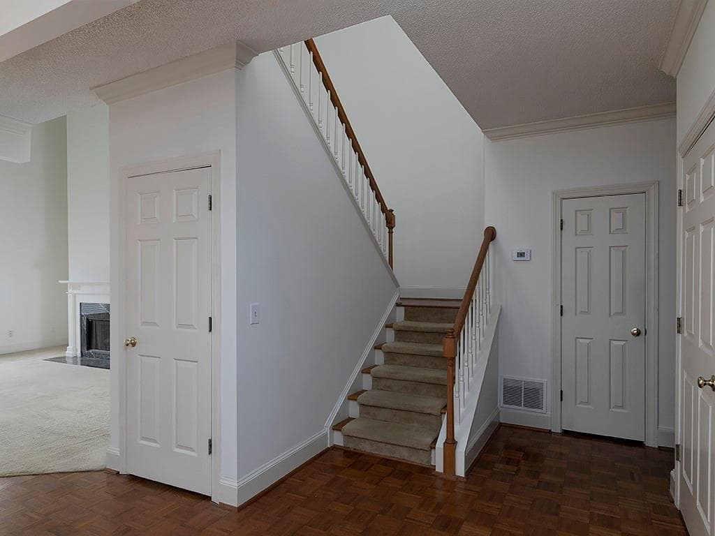 3 bedroom, 3 bathroom, 2,200 sq ft condominium for sale at 5996 Mitchell Road 11, Sandy Springs, GA 30328 — photo 6