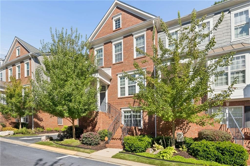 3 bedroom, 4 bathroom, 1,857 sq ft townhouse for sale at 2253 Limehurst Drive, Atlanta, GA 30319 — photo 2