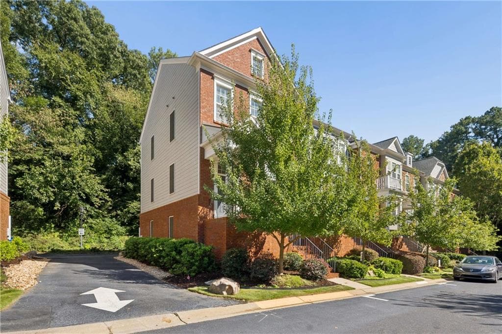3 bedroom, 4 bathroom, 1,857 sq ft townhouse for sale at 2253 Limehurst Drive, Atlanta, GA 30319 — photo 3