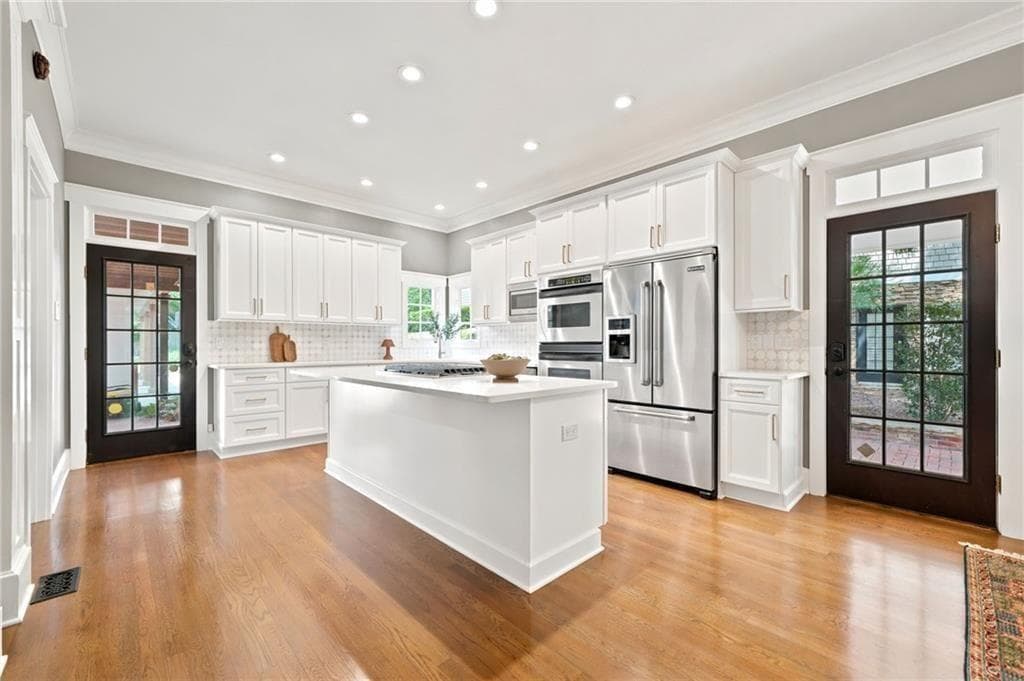 5 bedroom, 6 bathroom, 4,866 sq ft single family residence for sale at 3901 Hazelhurst Drive, Marietta, GA 30066 — photo 7