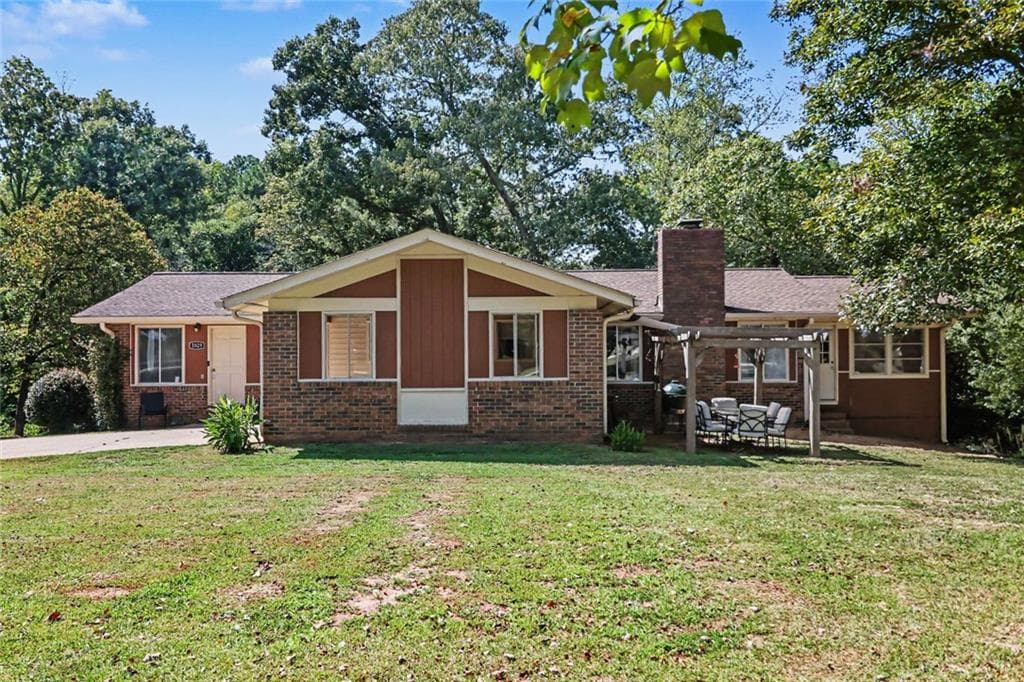 4 bedroom, 2 bathroom, 1,712 sq ft single family residence for sale at 5829 Clarks Bridge Road, Clermont, GA 30527