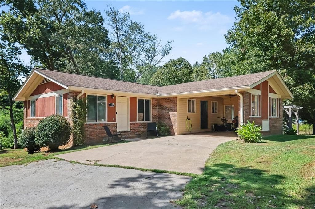 4 bedroom, 2 bathroom, 1,712 sq ft single family residence for sale at 5829 Clarks Bridge Road, Clermont, GA 30527 — photo 5