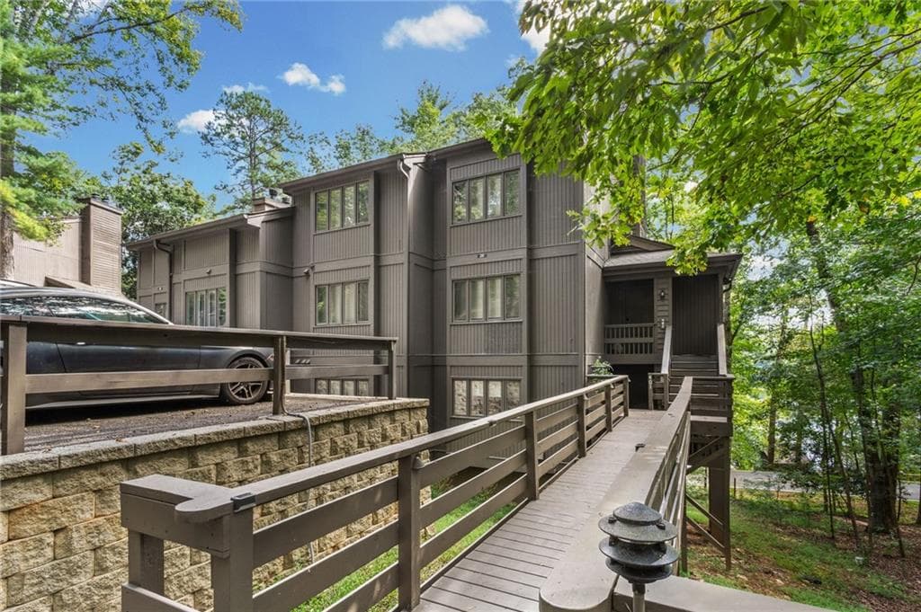 3 bedroom, 2 bathroom, 1,576 sq ft condominium for sale at 20 Sconti Ridge 402, Big Canoe, GA 30143