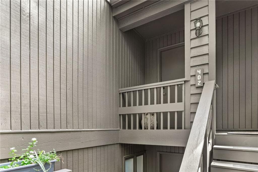 3 bedroom, 2 bathroom, 1,576 sq ft condominium for sale at 20 Sconti Ridge 402, Big Canoe, GA 30143 — photo 2