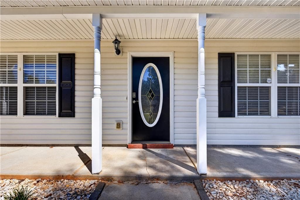 3 bedroom, 2 bathroom, 1,532 sq ft single family residence for sale at 316 Cobb Court, Hampton, GA 30228 — photo 2