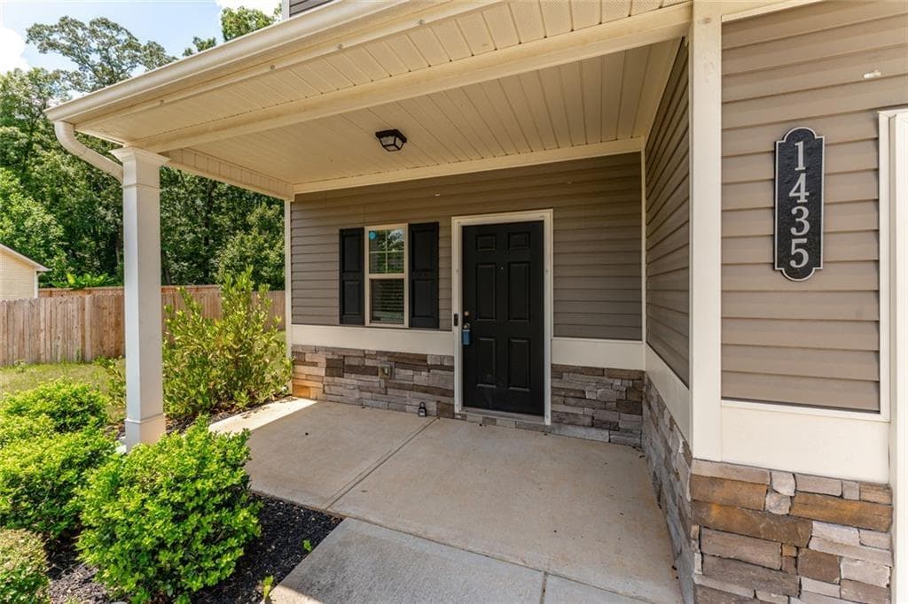 4 bedroom, 3 bathroom, 2,268 sq ft single family residence for sale at 1435 Beckett Drive, Hampton, GA 30228 — photo 3