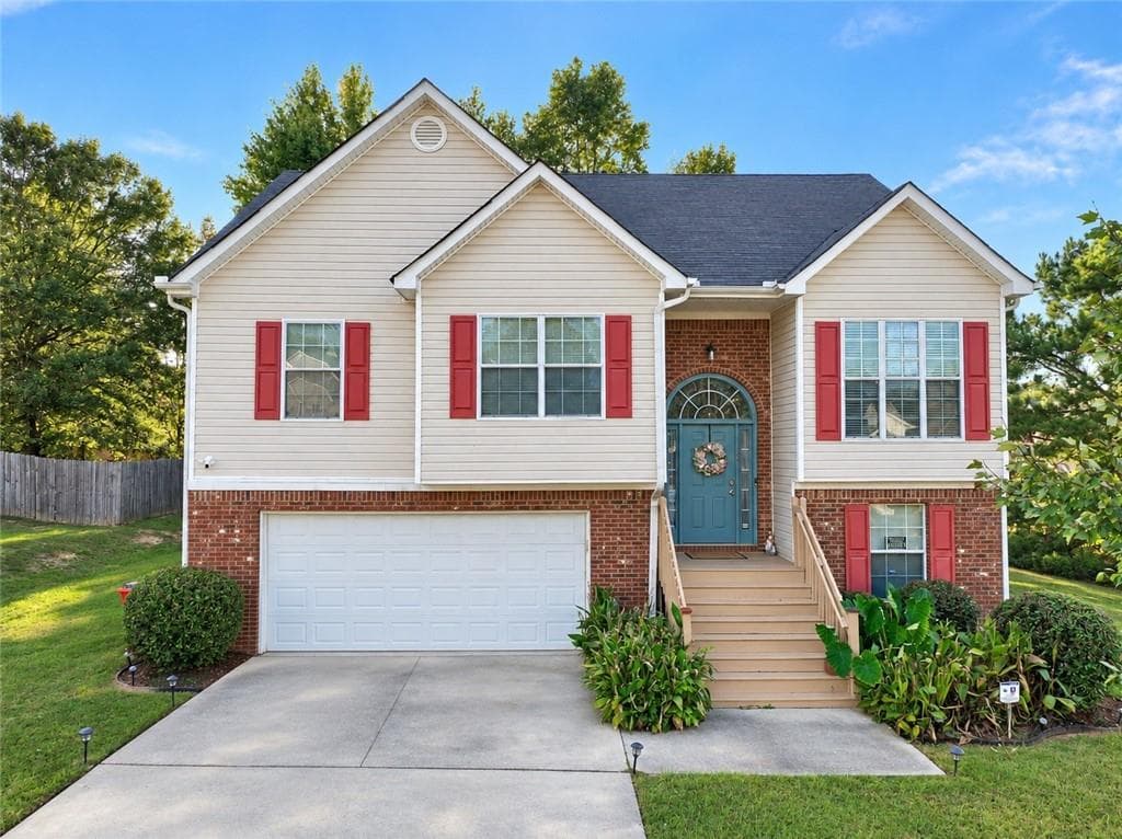 5 bedroom, 3 bathroom, 2,255 sq ft single family residence for sale at 704 Tullamore Way, Hampton, GA 30228