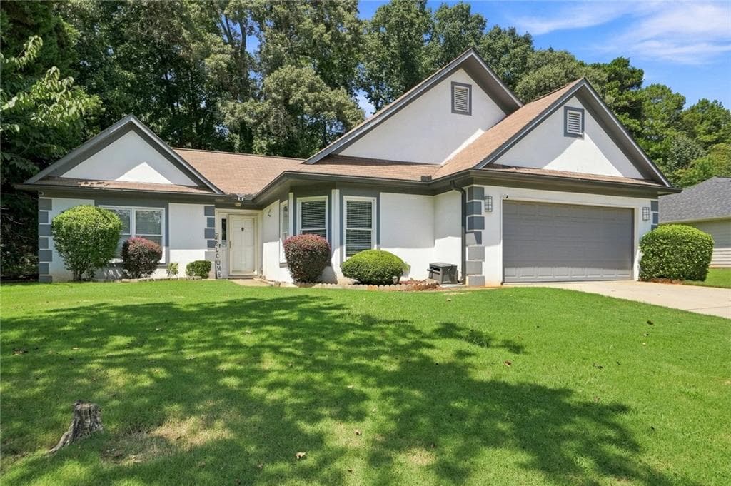 3 bedroom, 2 bathroom, 2,064 sq ft single family residence for sale at 300 Leigh Kay Drive, Lawrenceville, GA 30046 — photo 2