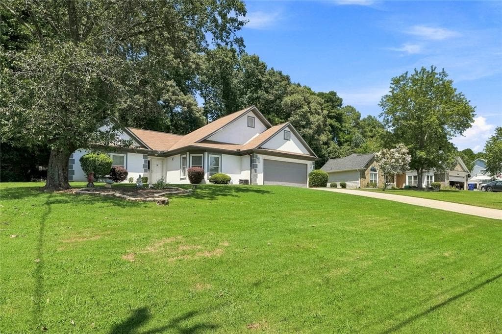 3 bedroom, 2 bathroom, 2,064 sq ft single family residence for sale at 300 Leigh Kay Drive, Lawrenceville, GA 30046 — photo 3