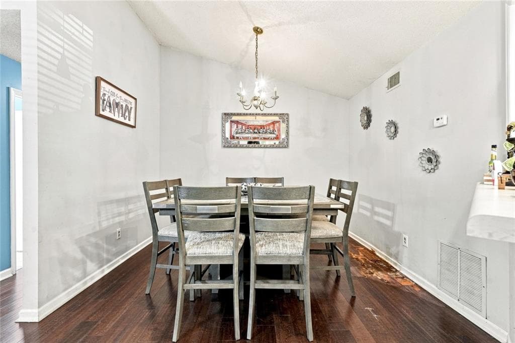3 bedroom, 2 bathroom, 2,064 sq ft single family residence for sale at 300 Leigh Kay Drive, Lawrenceville, GA 30046 — photo 8