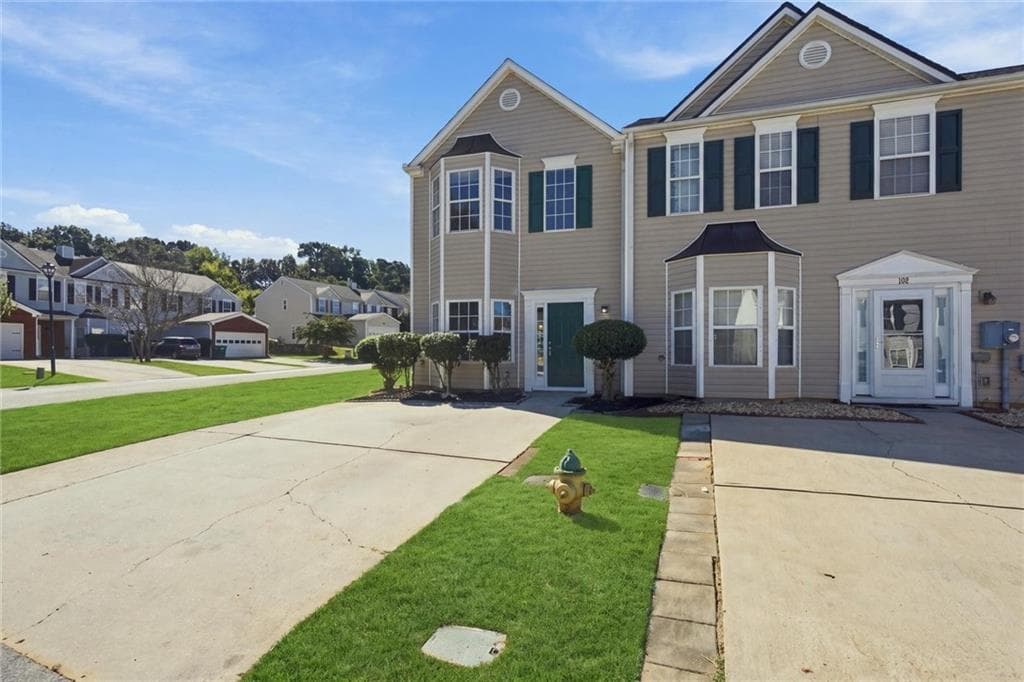 2 bedroom, 3 bathroom townhouse for sale at 104 Benfield Circle, Cartersville, GA 30121 — photo 2